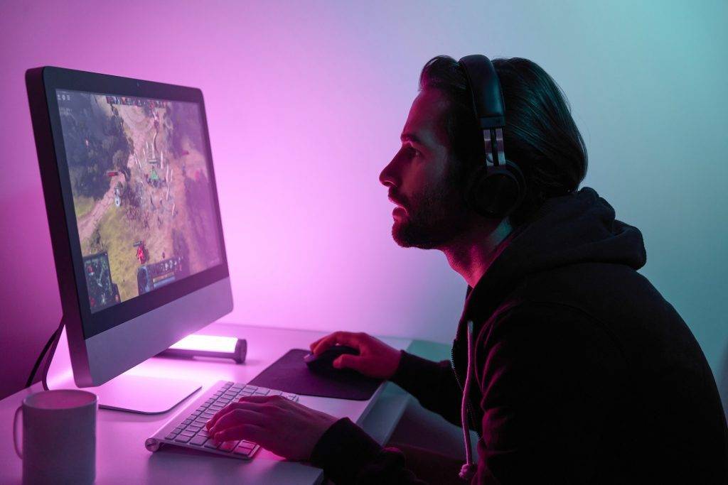 monitor de gaming vs monitor normal