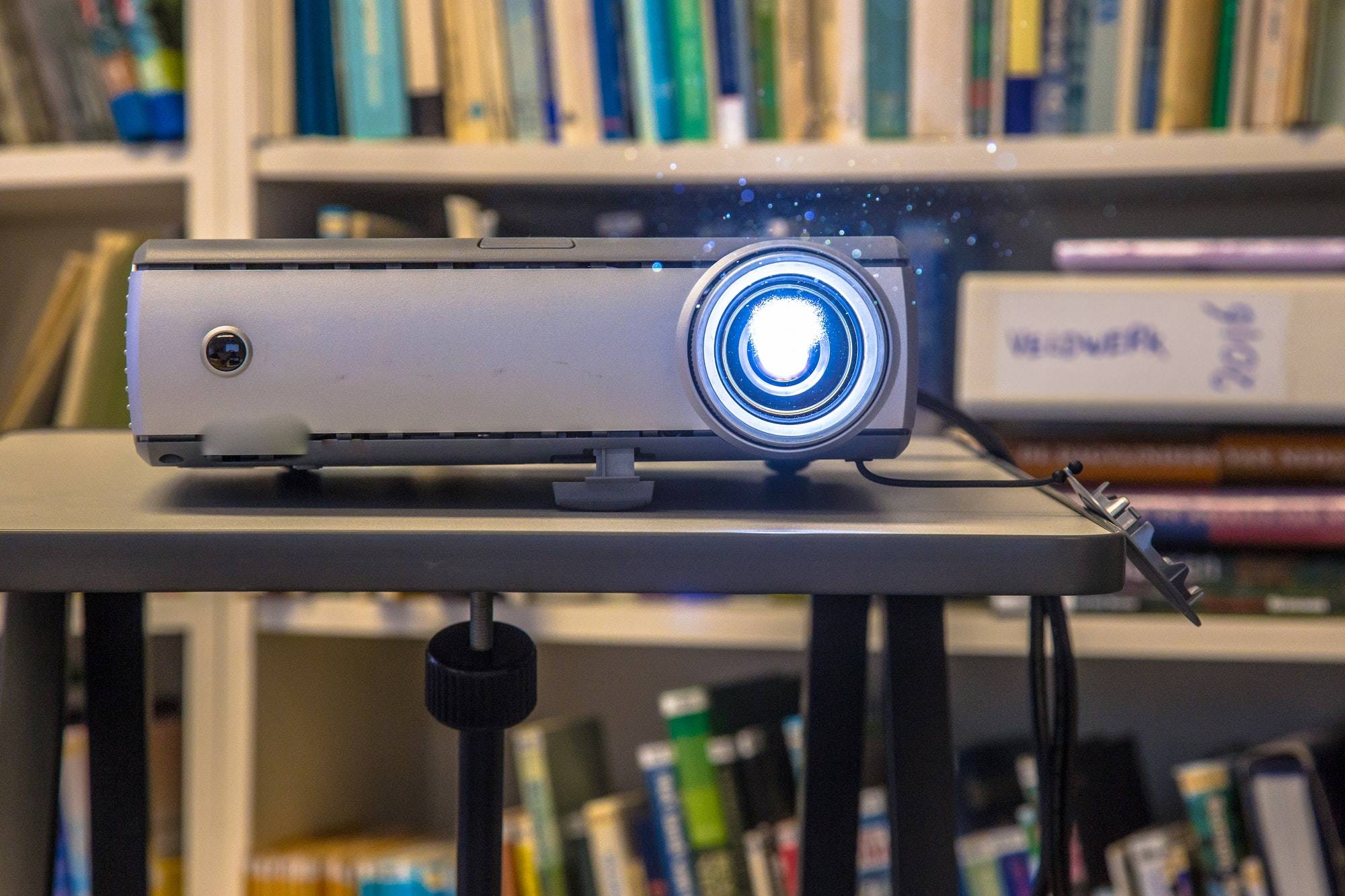 Portable working beamer projector