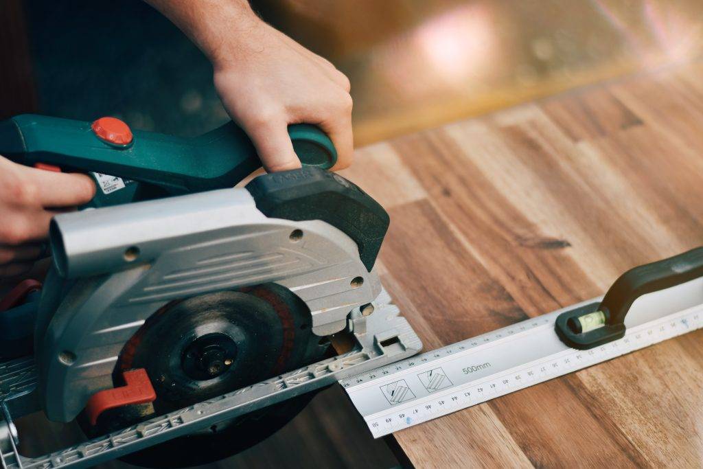 Using circular saw