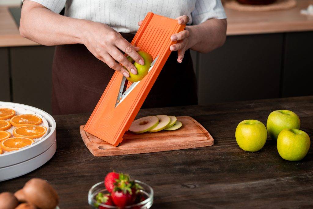 Using mandoline slicer for cutting