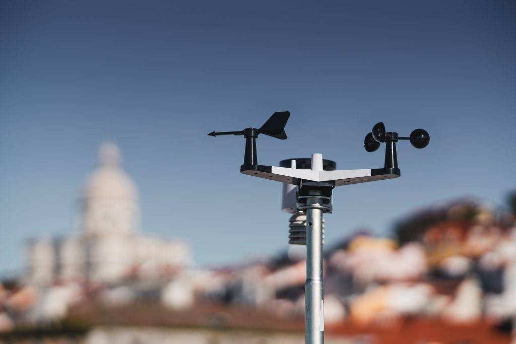 Weather station for accurate readings
